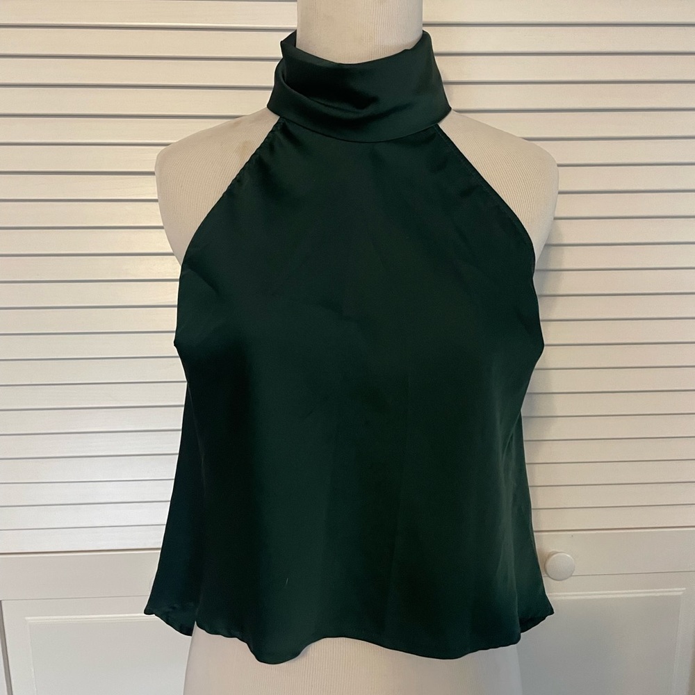 Cute silk green top with collar neckline